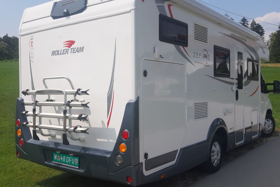 Camper Garage by Bojč